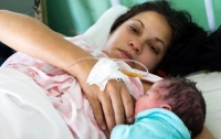 A mother receives IPPF treatment on International Day of the Midwife